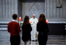 Папа Римский поздравил христиан восточного обряда с Пасхой (фоторепортаж)