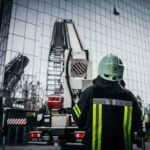 В Киеве загорелось админздание «Эпицентра»: тушить огонь приехали 10 машин с 40 пожарными