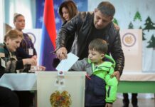В Армении сегодня проходят досрочные парламентские выборы