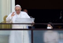 Папа Римский Франциск впервые выступил на публике после операции