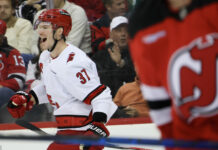 «Делает всю команду лучше»: Свечников оформил хет-трик в матче Кубка Стэнли, Демидов бросил вызов Овечкину