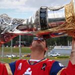 Память о погибших хоккеистах, перстни за 3 млн рублей и отсутствие Никитина: как прошёл чемпионский парад «Локомотива»