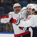 Не стар, а суперстар: Овечкин отдал пас-конфетку из «офиса», забросил в пустые ворота и продолжил бить рекорды